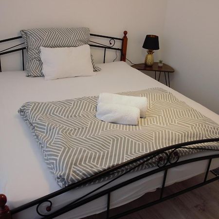 Apartman Surany Exterior photo