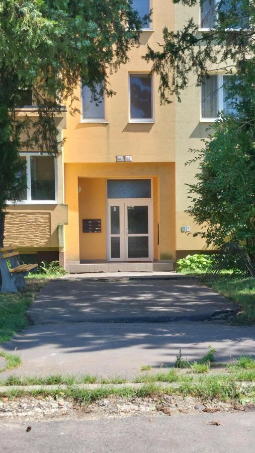 Apartman Surany Exterior photo