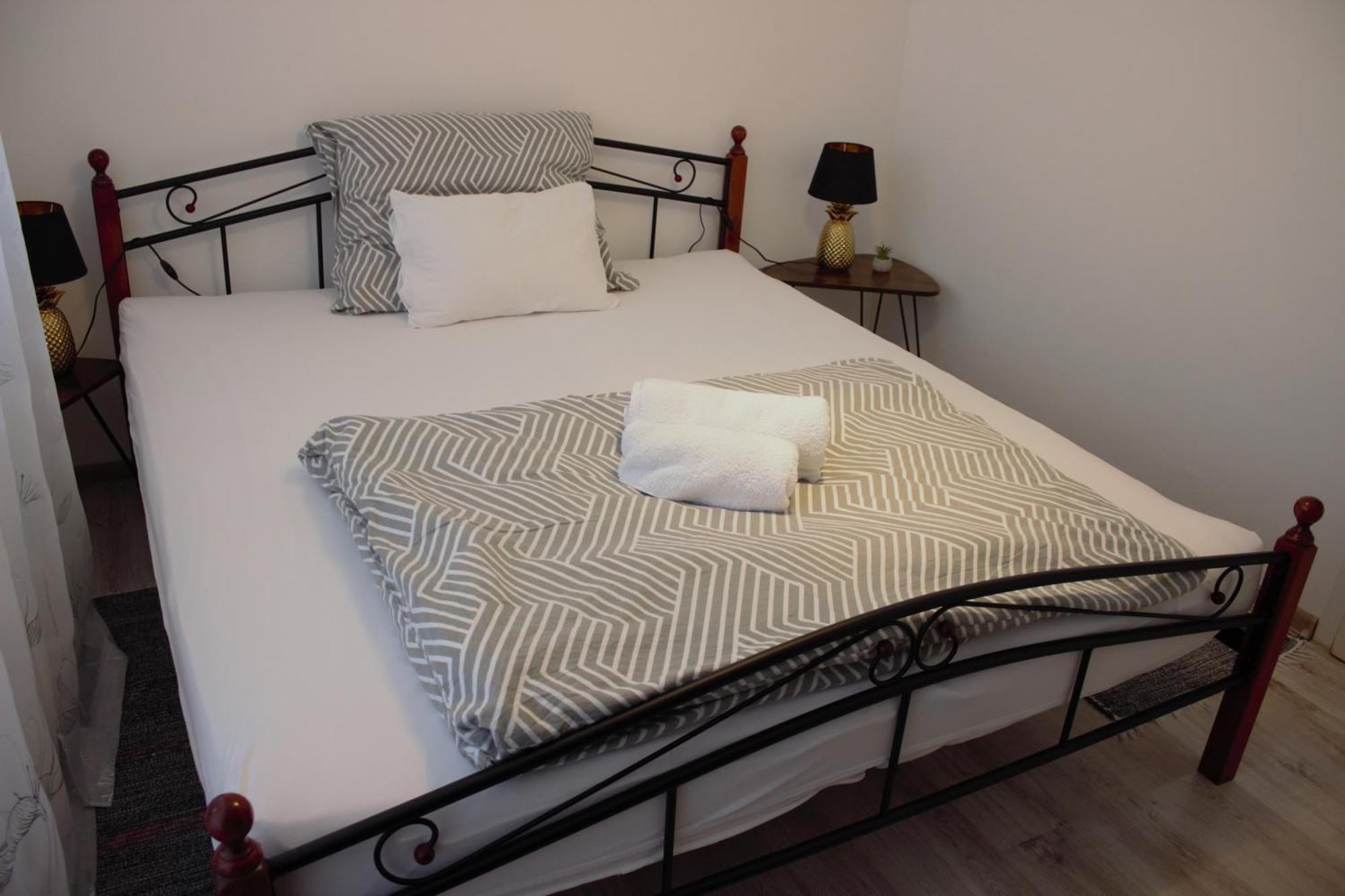 Apartman Surany Exterior photo
