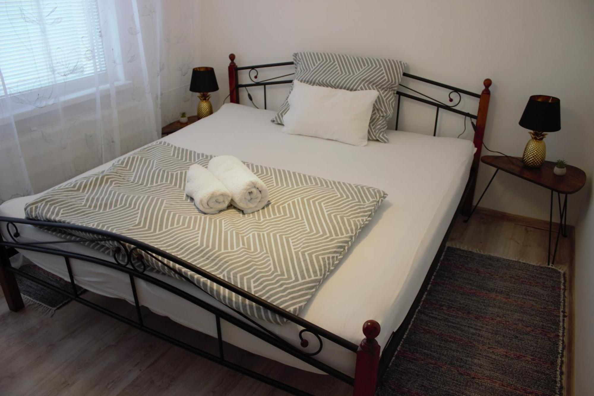 Apartman Surany Exterior photo