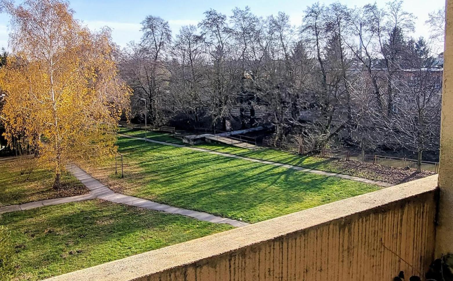 Apartman Surany Exterior photo