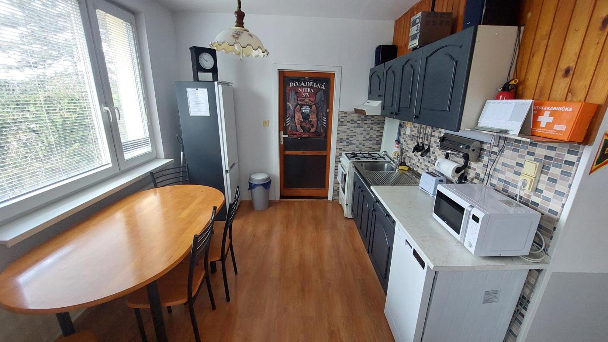 Apartman Surany Exterior photo