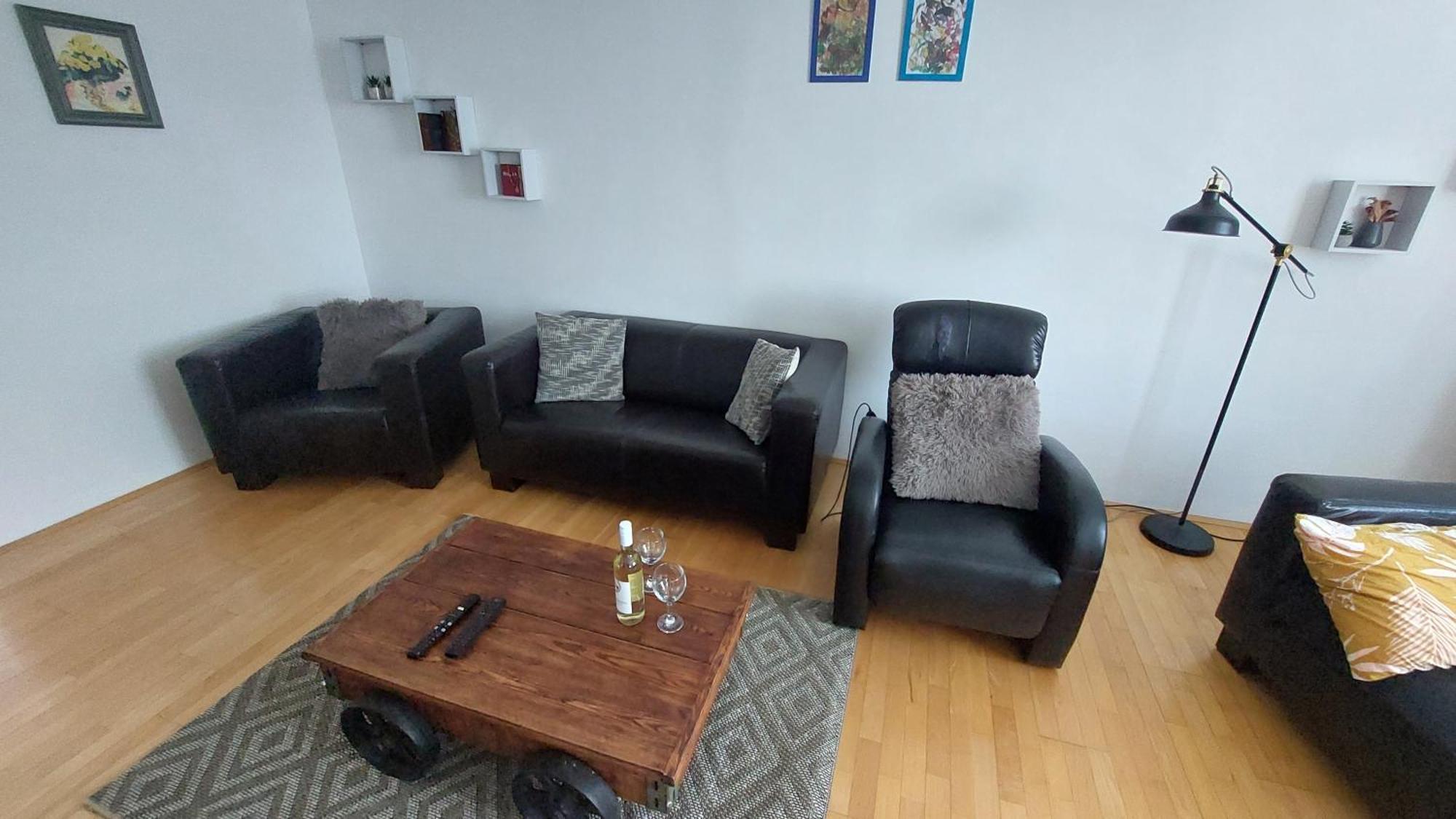 Apartman Surany Exterior photo